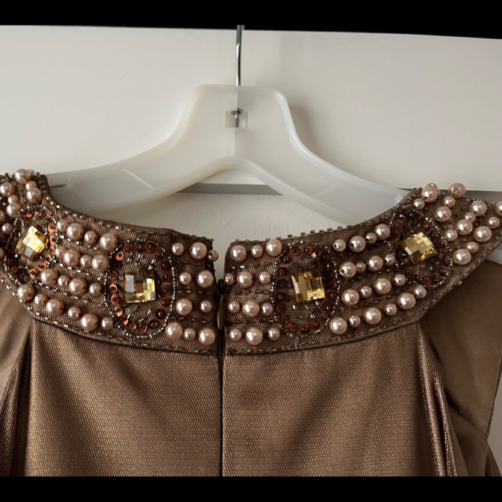 Elegant Gold Evening Gown - Picture 5 of 7